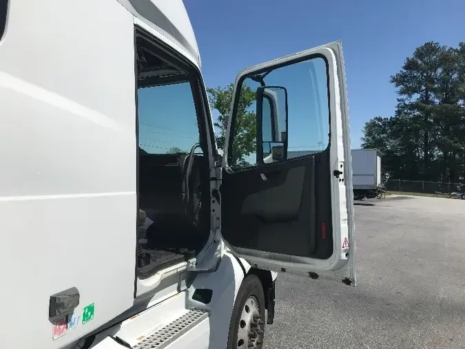 2019 Volvo VNL64670