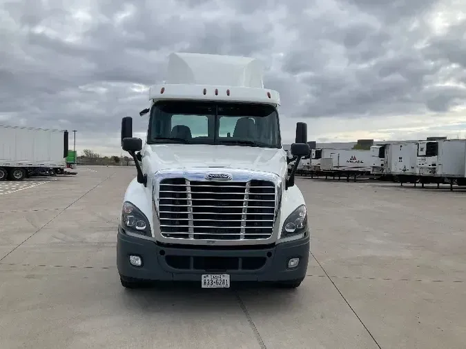 2018 Freightliner X12564ST