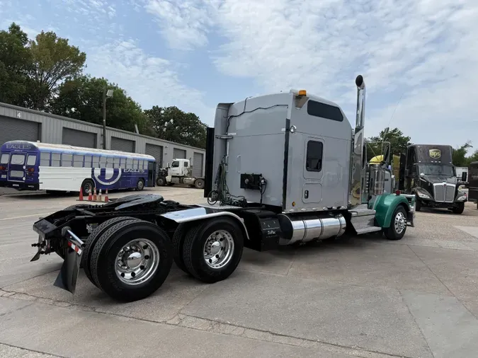 2020 Kenworth W900