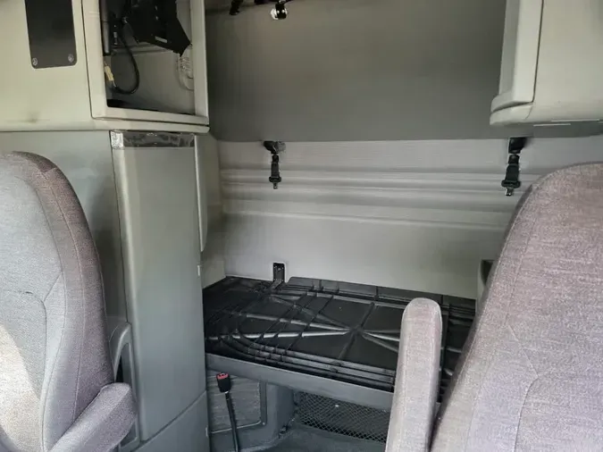 2019 VOLVO VNR64T-640