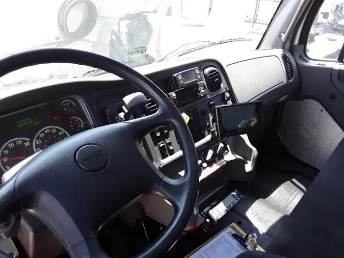 2018 FREIGHTLINER M2 106