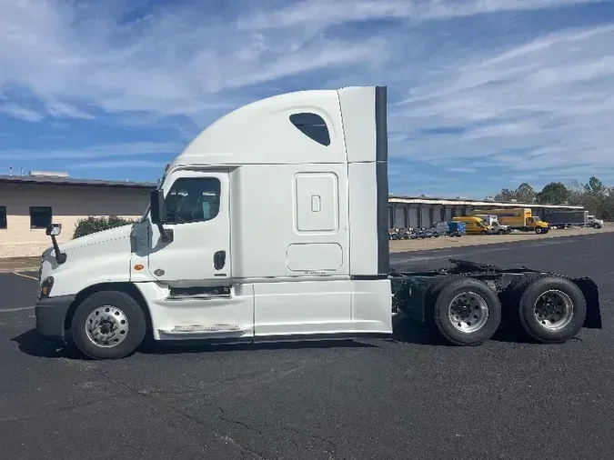 2018 Freightliner X12564ST