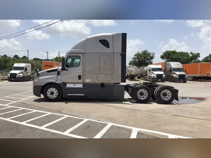 2021 Freightliner Cascadia 126