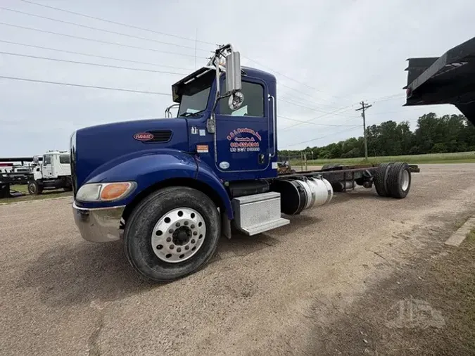 2013 PETERBILT 337