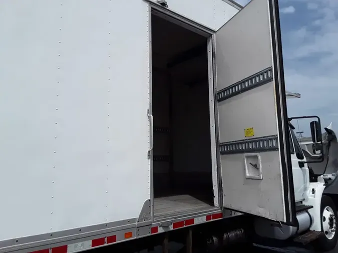 2019 NAVISTAR INTERNATIONAL 4300