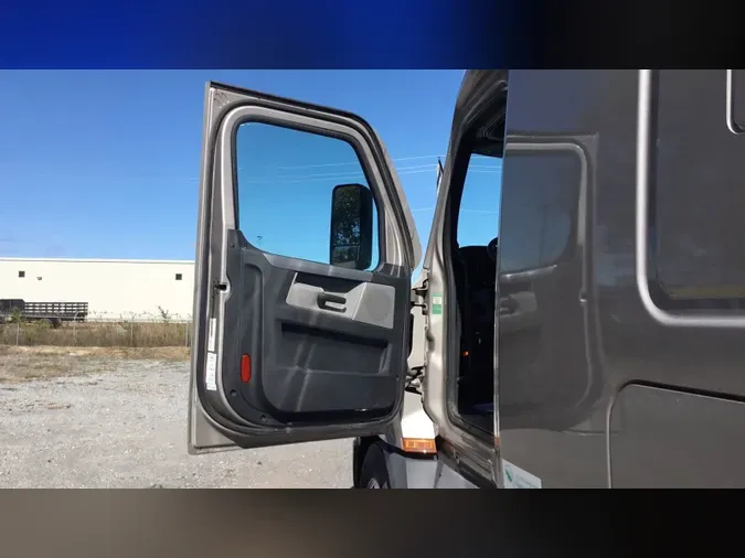 2021 Freightliner Cascadia 126