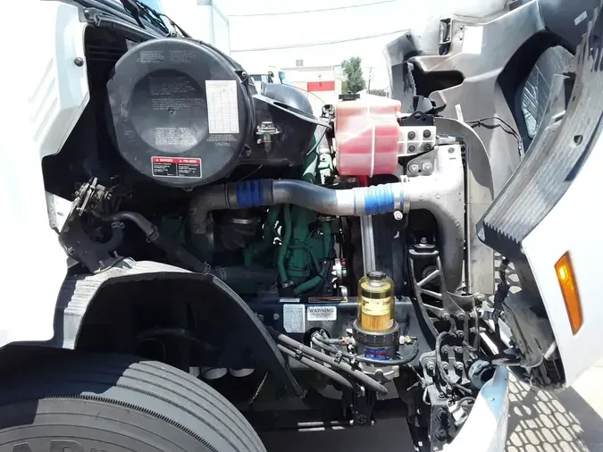 2020 VOLVO VNR64T-640