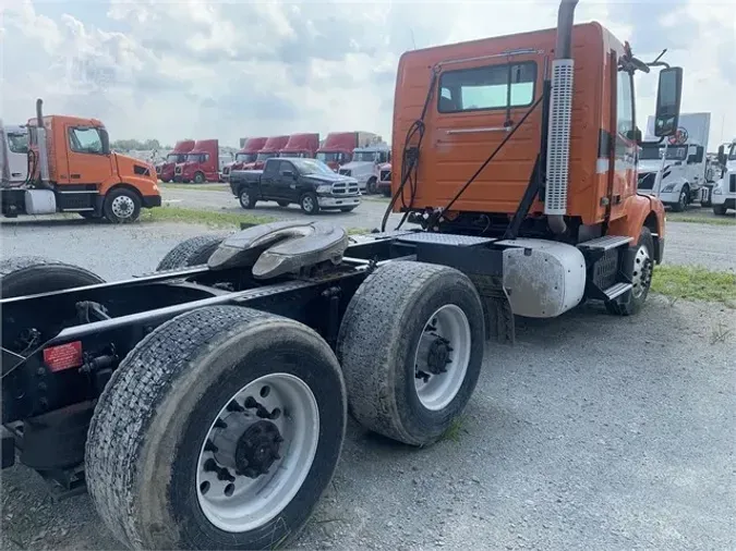 2015 VOLVO VNM64T200