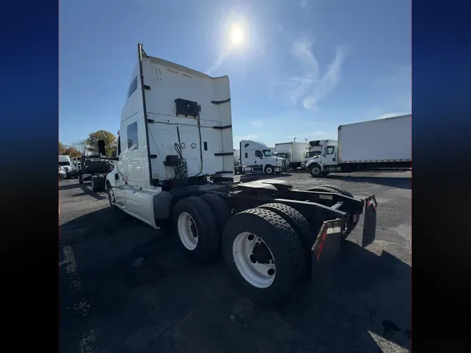 2019 NAVISTAR INTERNATIONAL LT625 SLPR CAB