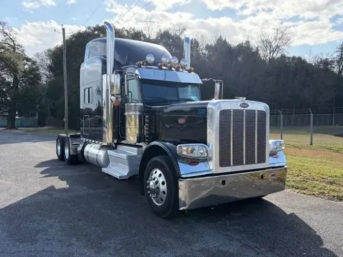 2023 Peterbilt 389