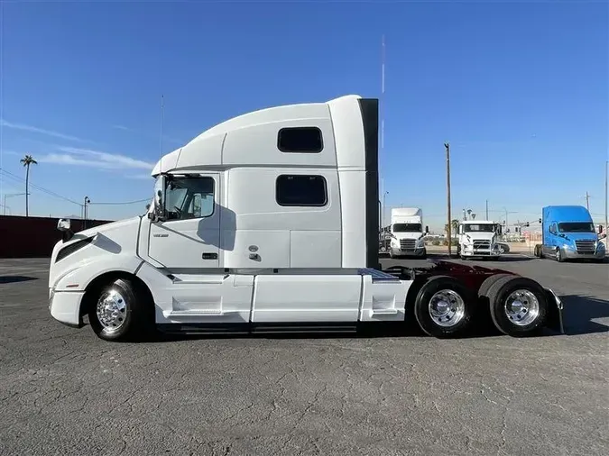 2020 VOLVO VNL860