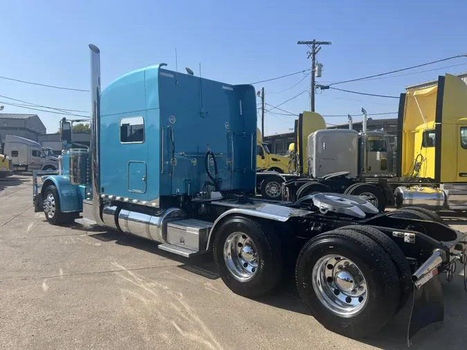 2023 Peterbilt 389