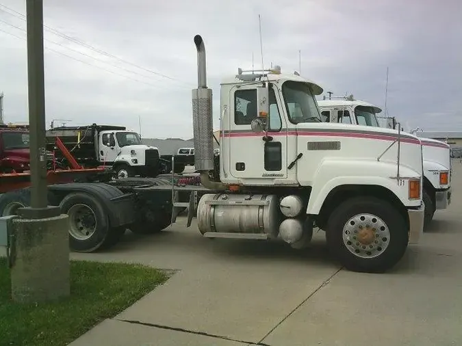 2005 MACK CHN613