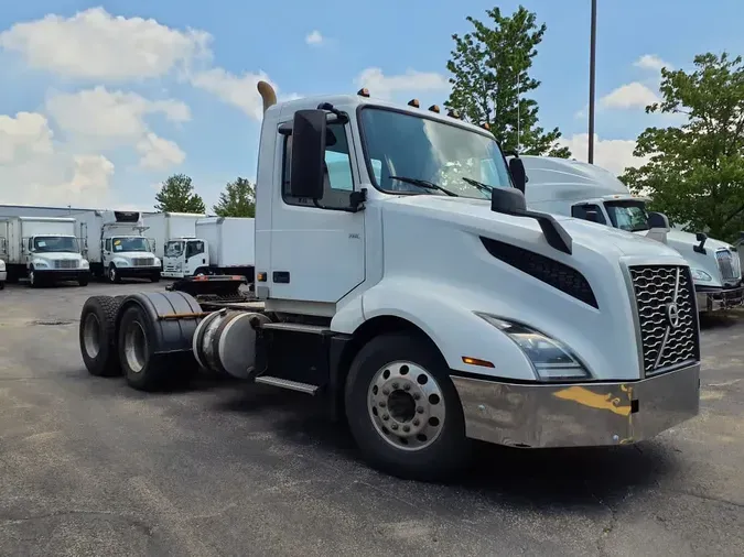 2019 VOLVO VNL64T-300