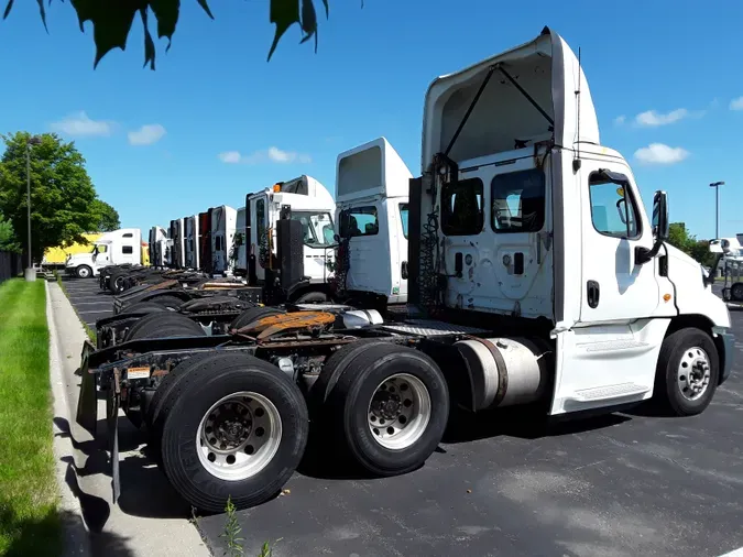 2017 FREIGHTLINER/MERCEDES CASCADIA 125