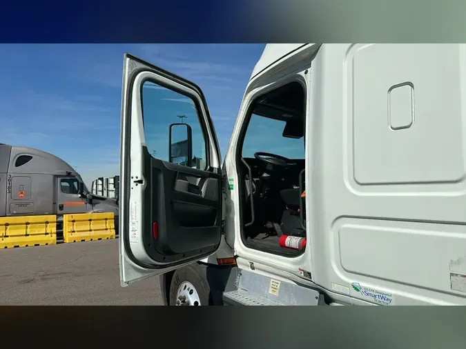 2021 Freightliner Cascadia 126