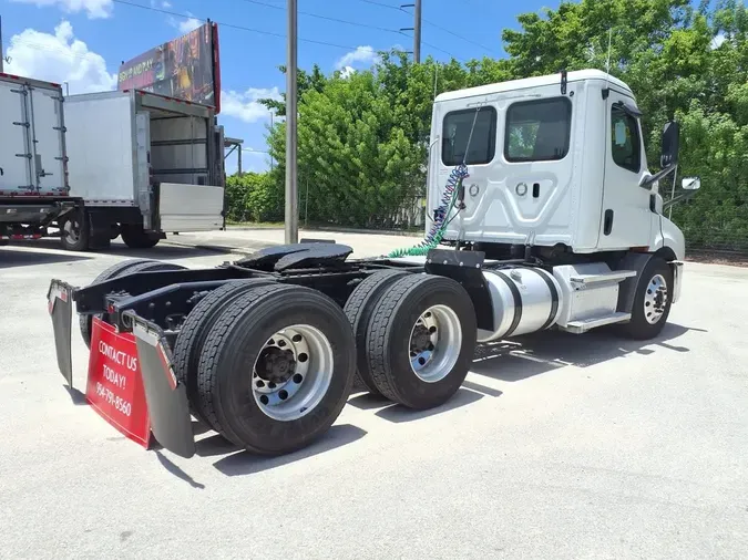 2020 FREIGHTLINER NEW CASCADIA 116