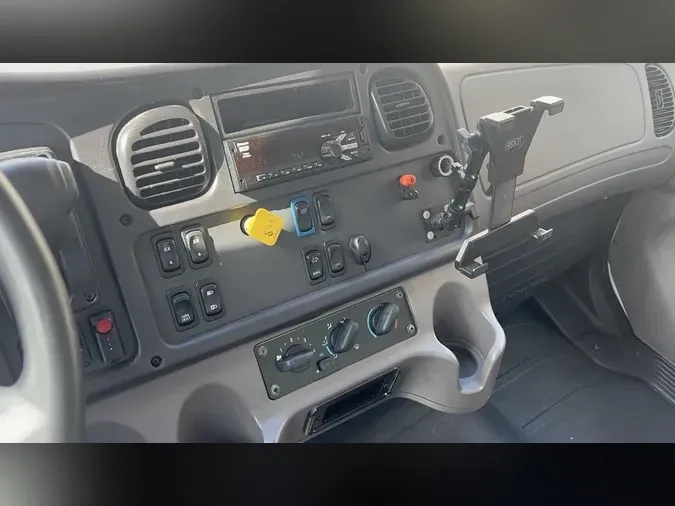 2019 Freightliner Business Class M2 106