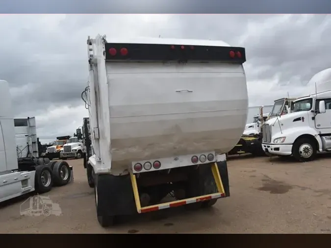 2009 PETERBILT 320