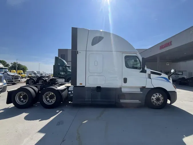 2022 Freightliner Cascadia1bfeb5a6941e37f4a232744be7681f6b