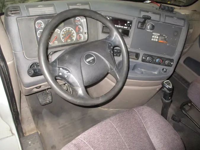 2015 FREIGHTLINER/MERCEDES CASCADIA 113