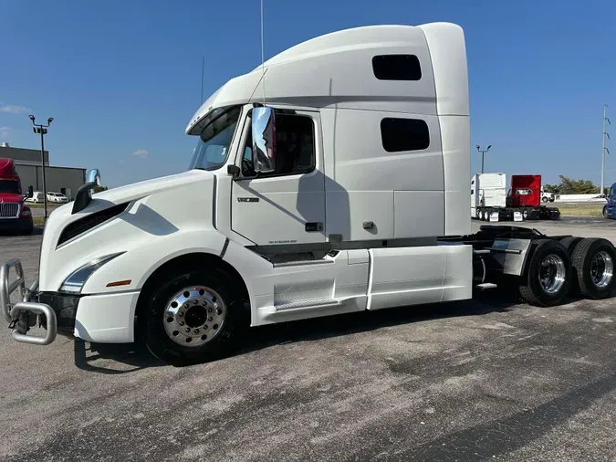 2020 VOLVO VNL64T760