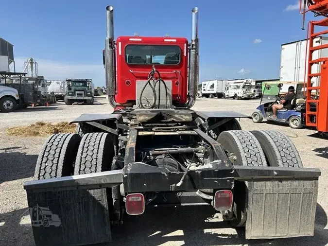 2016 PETERBILT 389
