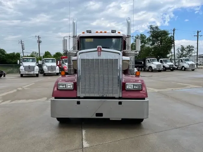 2025 Kenworth W900L