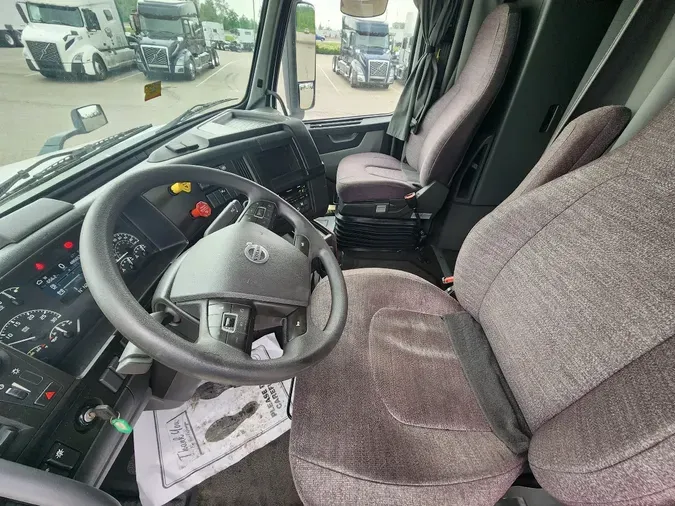 2022 VOLVO VNL64T760