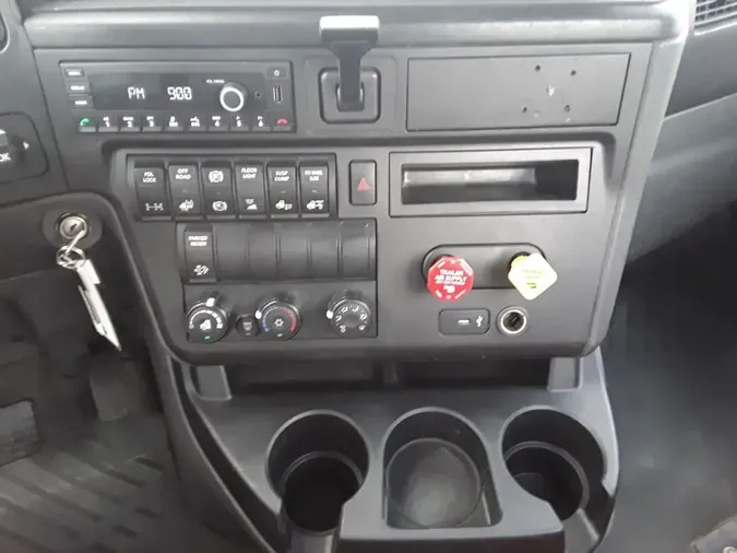 2019 NAVISTAR INTERNATIONAL LT625 DAYCAB T/A