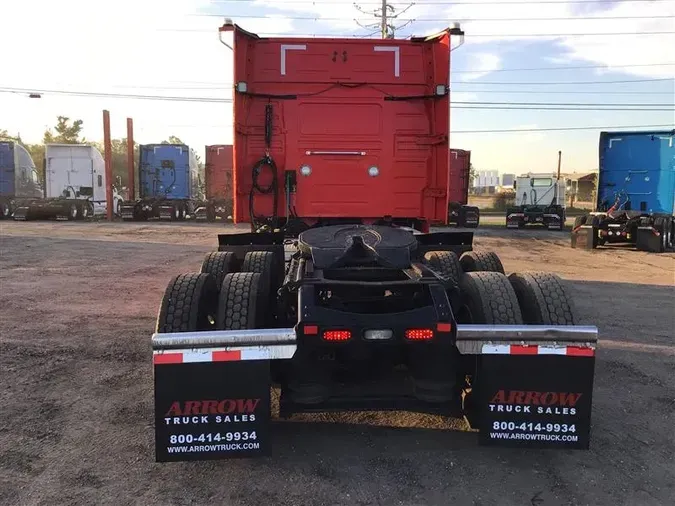 2019 VOLVO VNL740