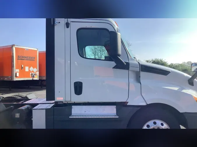 2019 Freightliner Cascadia 126