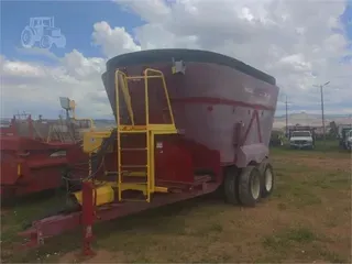 2013 SUPREME INTL 1200T