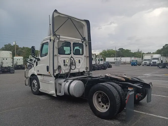 2021 FREIGHTLINER/MERCEDES CASCADIA PX11642ST