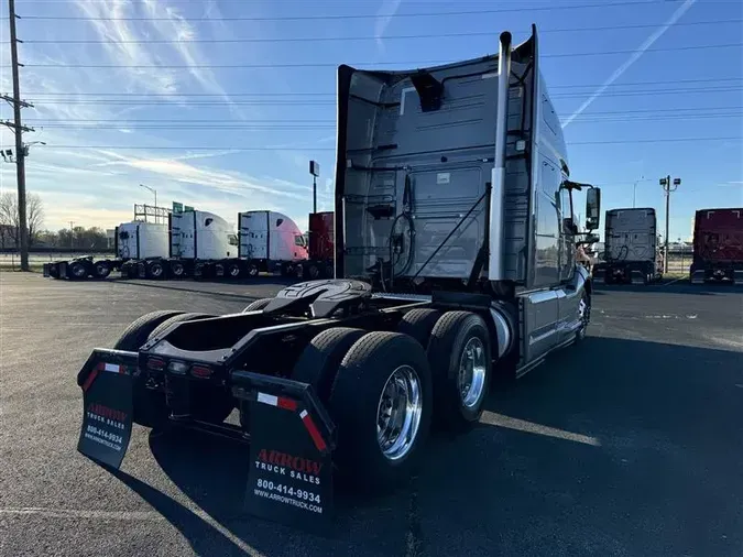 2021 VOLVO VNL64T760