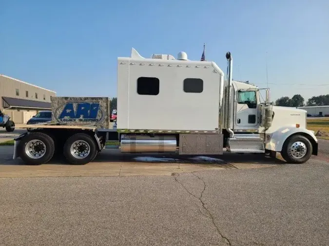 2025 Kenworth W900L