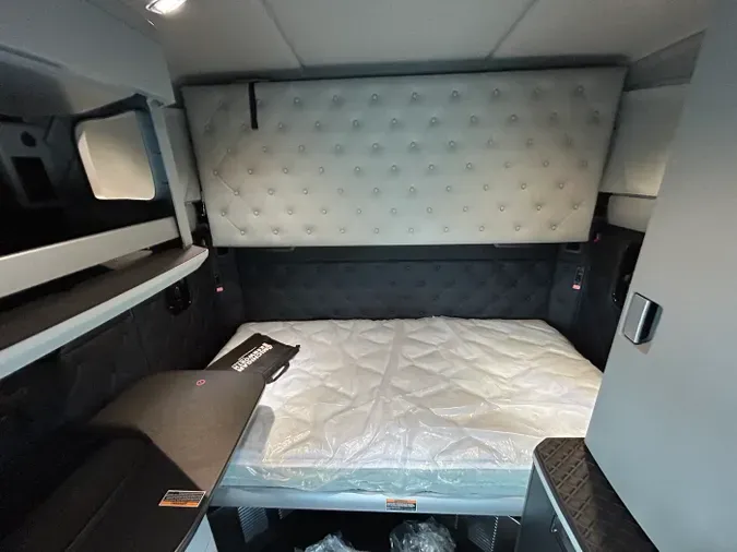 2025 Kenworth W9901c23e6b24bdeecf51751370df5f8352e