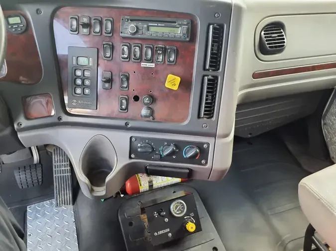 2017 FREIGHTLINER M2 106