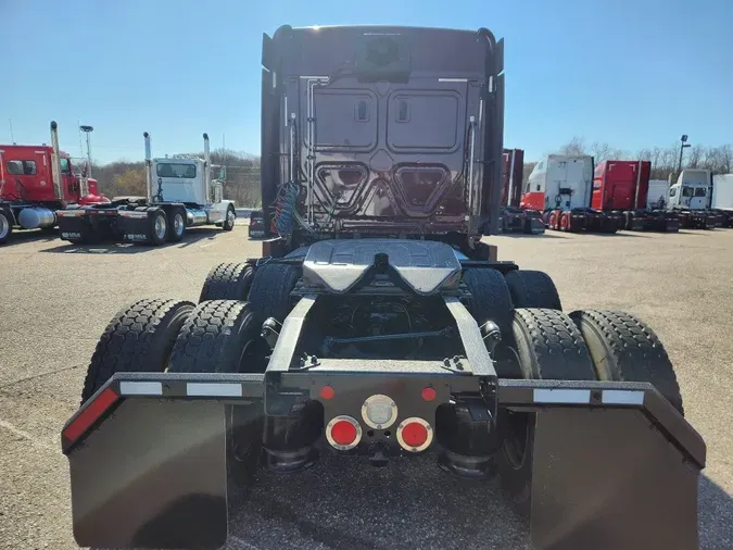 2020 FREIGHTLINER Cascadia 126