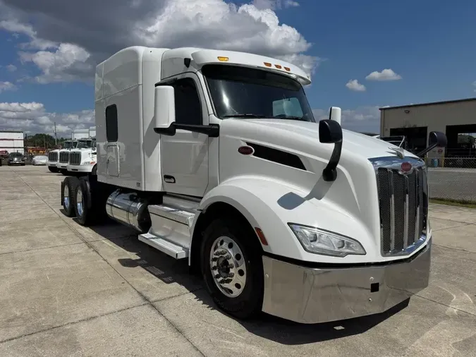 2022 Peterbilt 5791c281854d7e76f42acebeb0472d9a36a