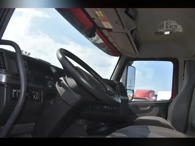 2021 VOLVO VNR64T300