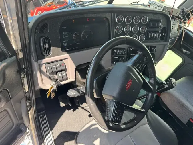 2024 Peterbilt 389