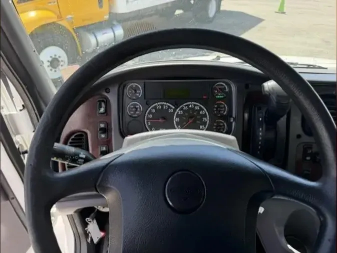 2019 Freightliner Business Class M2 106