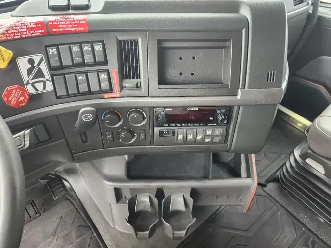 2023 VOLVO VNL64T860