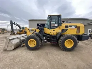 2017 KOMATSU WA320-8