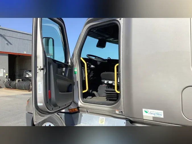 2024 Freightliner Cascadia 126