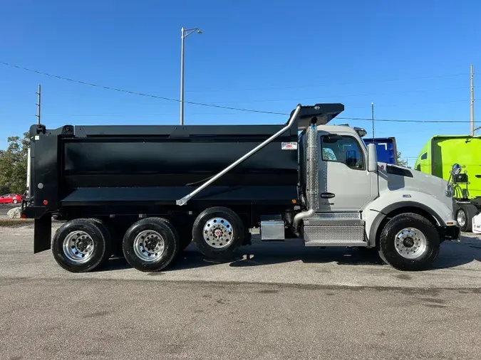2025 Kenworth T880
