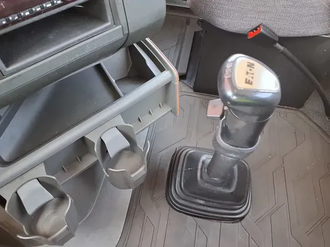 2018 VOLVO VNL42T 300