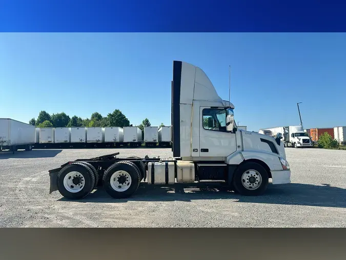 2015 Volvo VNL300