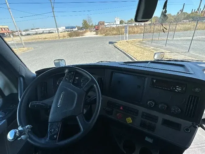 2018 Freightliner T12664ST